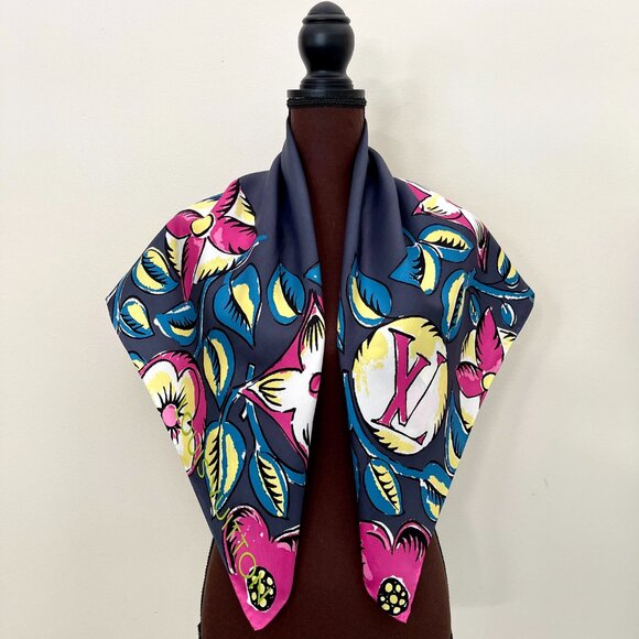 Louis Vuitton Scarf Arty Monogram Gray Pink Silk Wrap - Picture 6 of 16